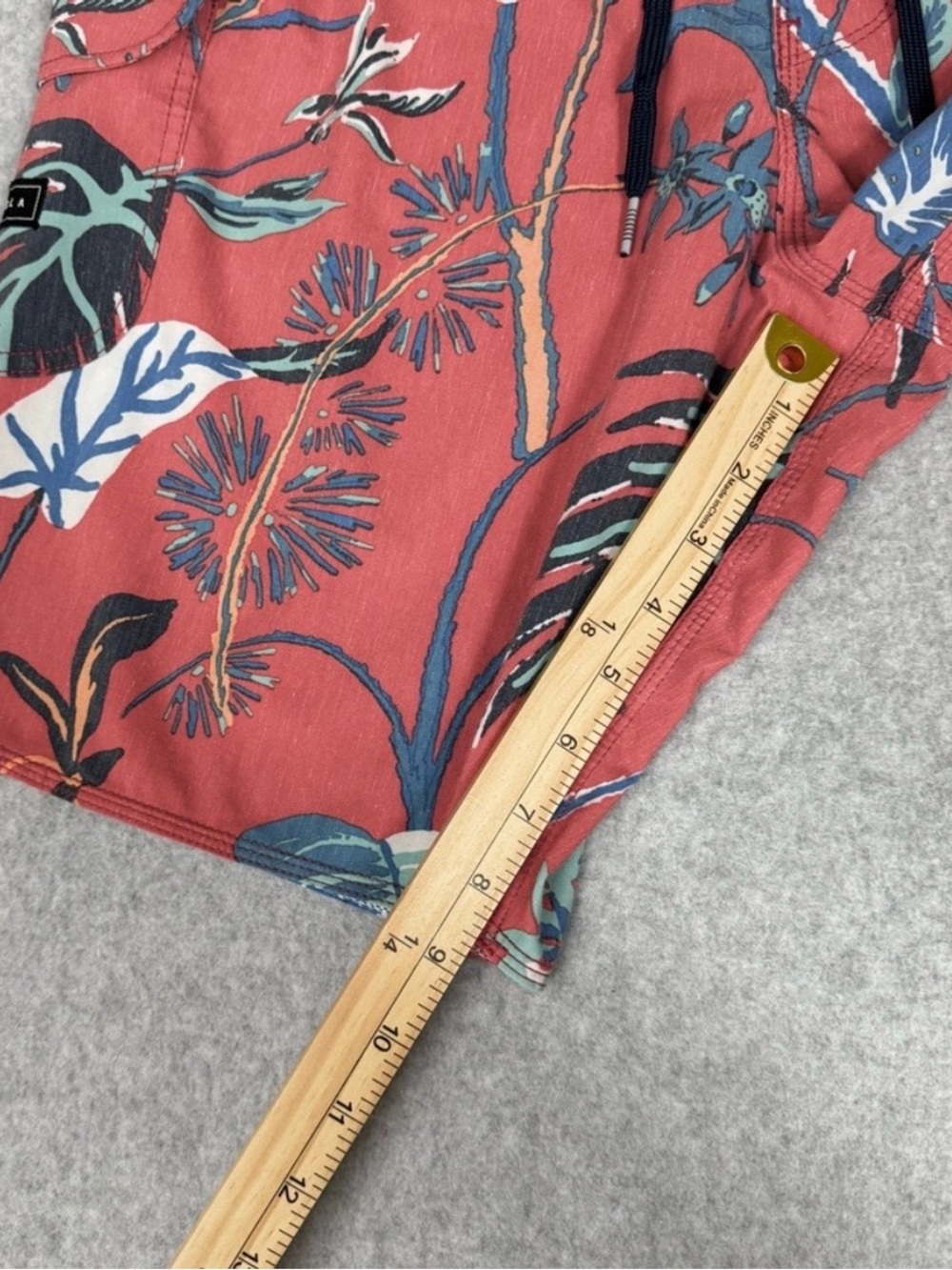 VISSLA Red Coral Floral Men's Swim Board Shorts Swim Trunks Tropical Size 36 - Picture 12 of 14